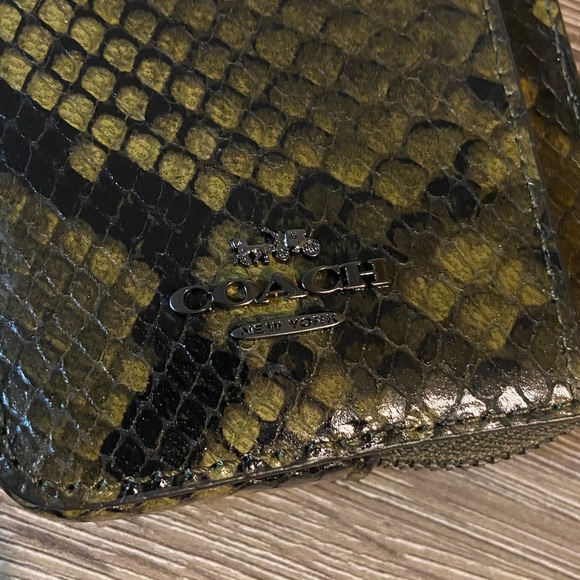 Coach NWT Zip Card Wallet Holder Olive and Black Snake Print Gunmetal Hardware - Picture 6 of 6